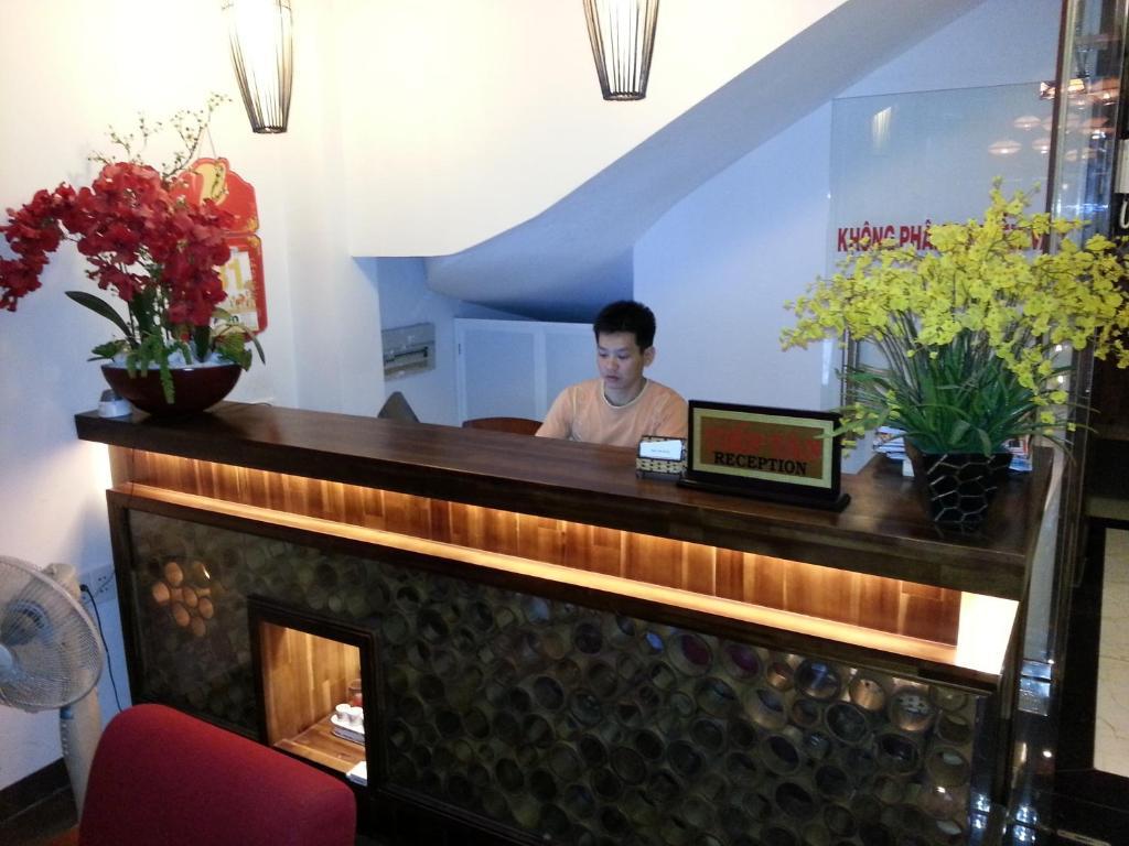 Pink Tulip Hotel Хошимін Екстер'єр фото