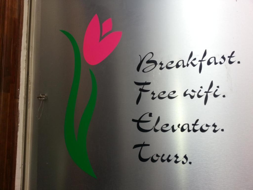 Pink Tulip Hotel Хошимін Екстер'єр фото